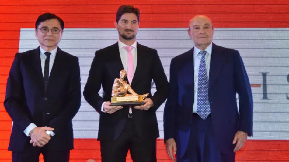 Domingo Cavallo entregó a Raghsa el Premio Fortuna de Oro a la Mejor Empresa del país
